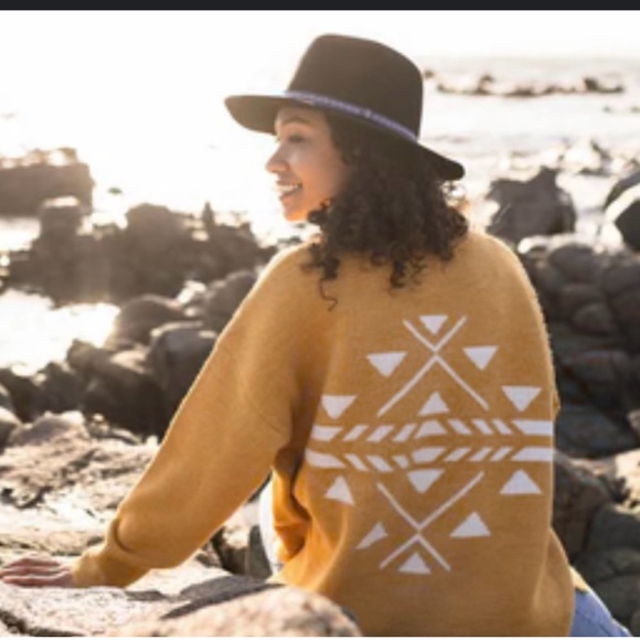Chic Geometric Mustard Cardigan - Picture 1 of 9